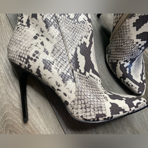 Madden Girl Snake Print Ankle Booties Pointed Toe Primpp/Prim02J1 Size 7 - Picture 8 of 16